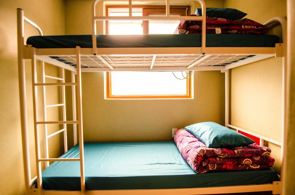 Kimchee Sinchon Guesthouse Σεούλ Δωμάτιο φωτογραφία